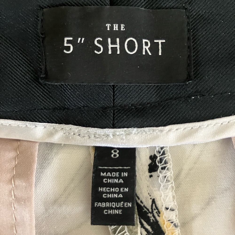 Jungle Floral Print White House Black Market 5” Coastal Stretch Shorts Size 8 - Picture 9 of 16